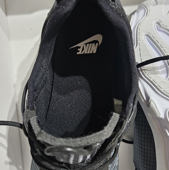 Nike Men's Black and Gray Sneakers - Picture 11 of 16